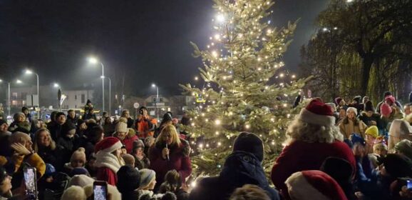 Rozświetlenie choinki miejskiej w Ząbkach