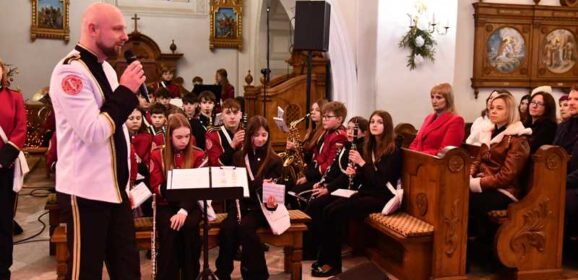 Koncert kolęd i pastorałek  Orkiestry Dętej Ochotniczej Straży Pożarnej z Majdanu Sieniawskiego